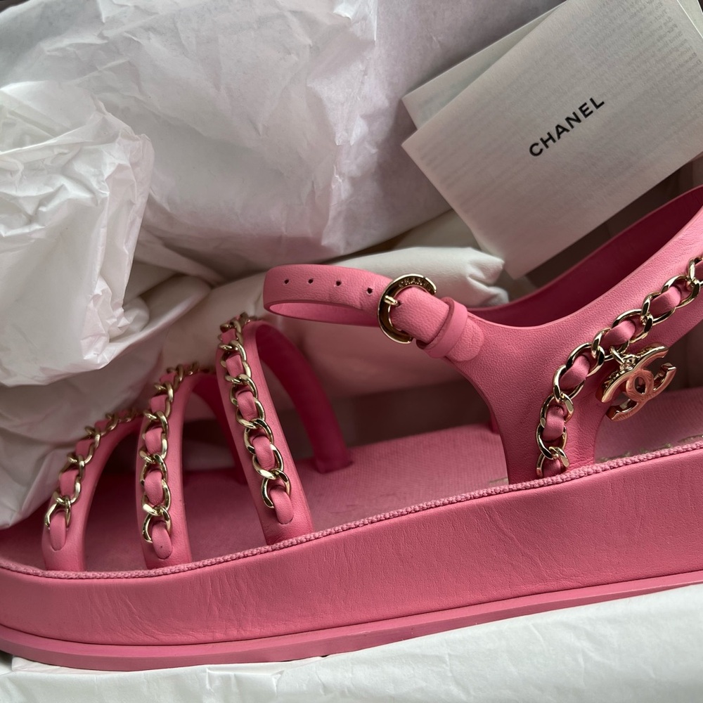 CHANEL PINK CALFSKIN INTERLOCKING CHARM GLADIATOR CHAIN STRAPPY DAD SANDAL 39